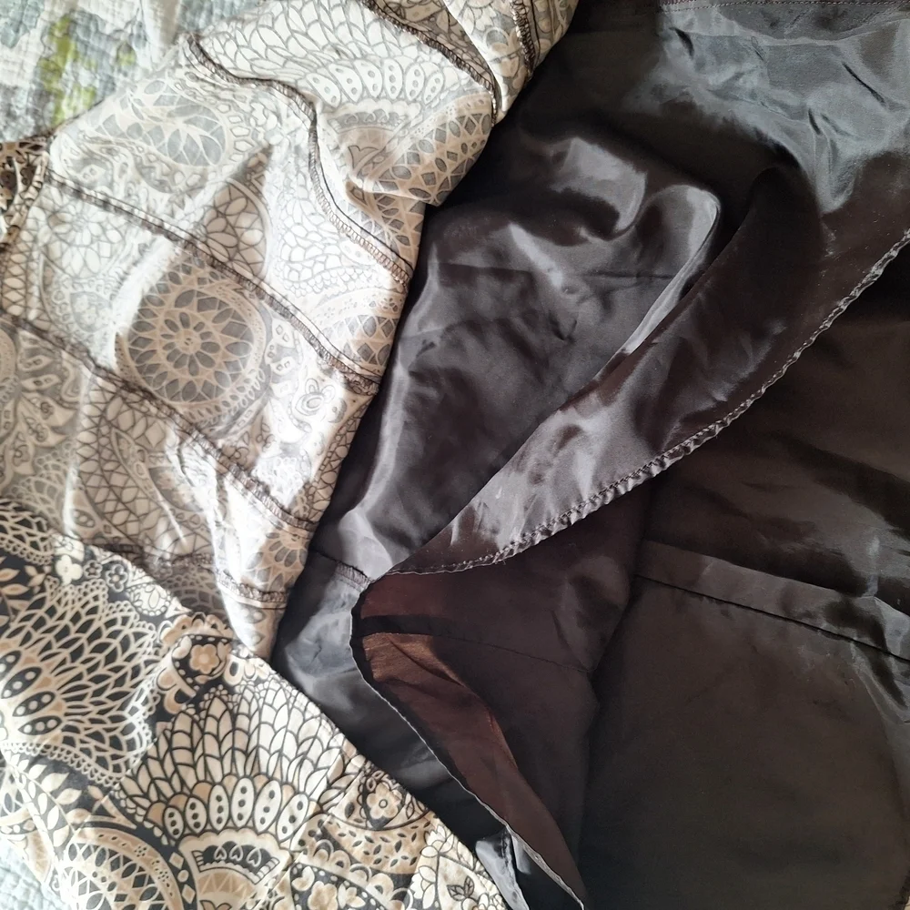 Geoffrey Beene Black and Cream Patterned Fabric